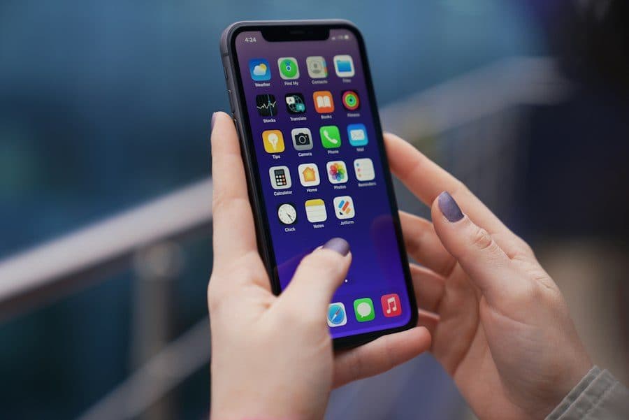 Cliente com o celular
